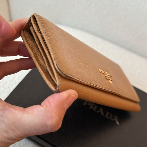 Prada - Picture 2 of 14